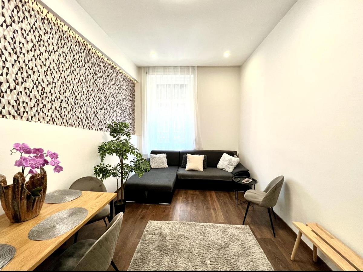 Wonderful Design Apartment In The City Centre Budapest Luaran gambar