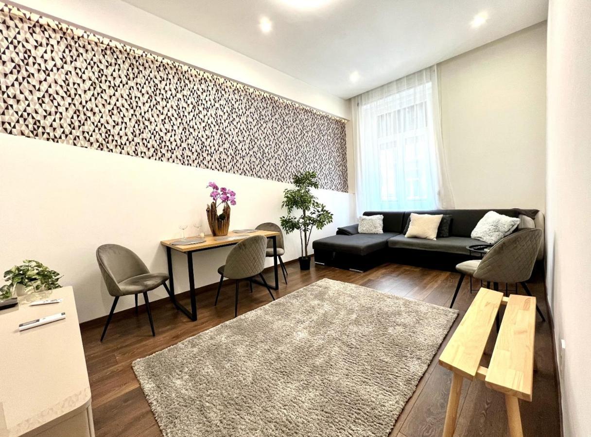Wonderful Design Apartment In The City Centre Budapest Luaran gambar